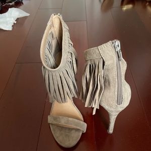 Fringe sandal
